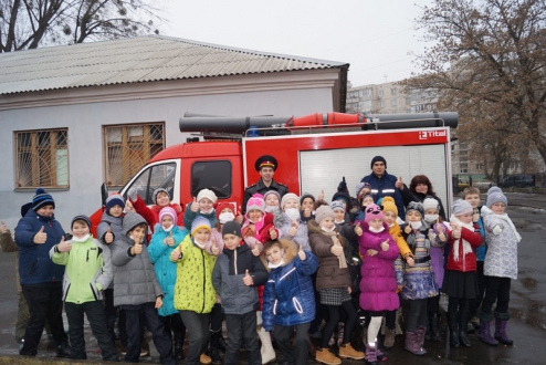 Рятувальники Солом'янського району провели навчання для дітей щодо правил безпеки в надзвичайних ситуаціях