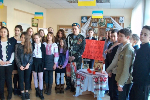У бібліотеці ім. П.Вершигори відбулася зустріч школярів із воїном-інтернаціоналістом